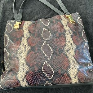 DESIGNER Vince Camuto             EXPANDABLE Black and Brown Snake Print Tote